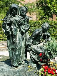 Estatua de Santa Margarita Marìa Benedicta (Edith Stein) en su natal Köln (Colonia), Alemania.